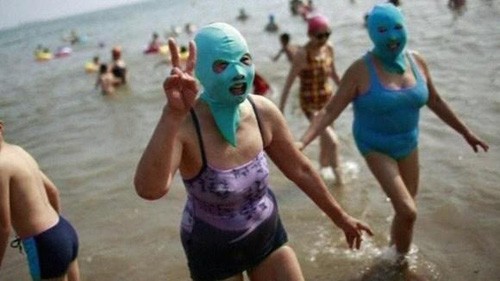 Đồ tắm biển quái lạ của phụ nữ Trung Quốc