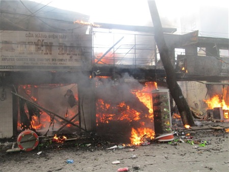 Lửa  cháy dữ dội tại trung tâm Buôn Ma Thuột, thiêu rụi 11 căn nhà.