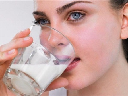Những ai không nên uống sữa vào bữa sáng?