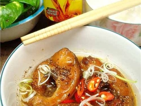 cá kho tiêu thơm lừng cho cà nhà