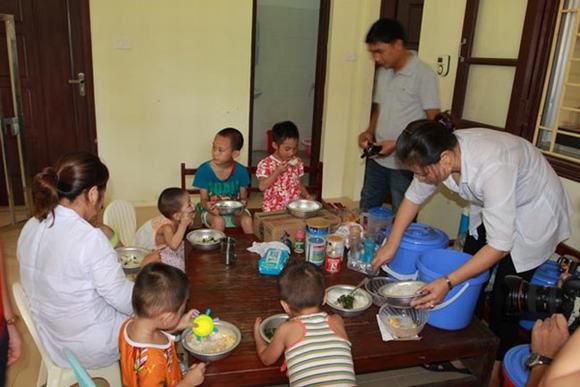 Trẻ em chùa Bồ Đề quây quần trong ngôi nhà mới
