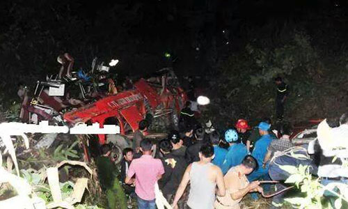 Xe khách lao xuống vực Sa Pa, 12 người tử nạn