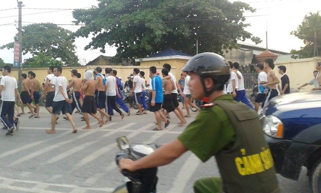 Hàng trăm học viên cai nghiện phá trại bỏ trốn