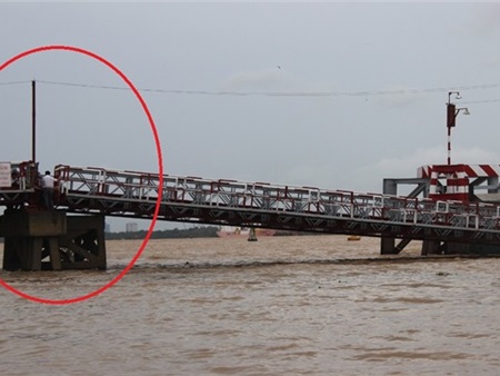 Cầu tàu Cát Lái bị sóng đánh sập - dân Đồng Nai và TP.HCM hoang mang