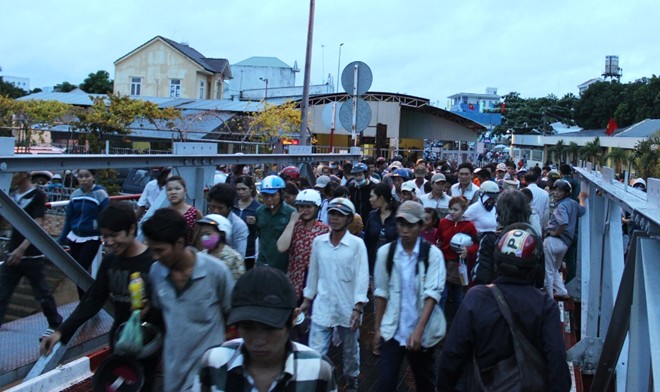 Cầu tàu Cát Lái bị sóng đánh sập - dân Đồng Nai và TP.HCM hoang mang