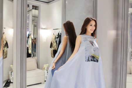 Hoa hậu Mai Phương Thúy mặc váy "độc" trị giá 10 ngàn đô