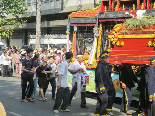 Dòng người tiễn đưa 7 nạn nhân chết cháy ở Sài Gòn