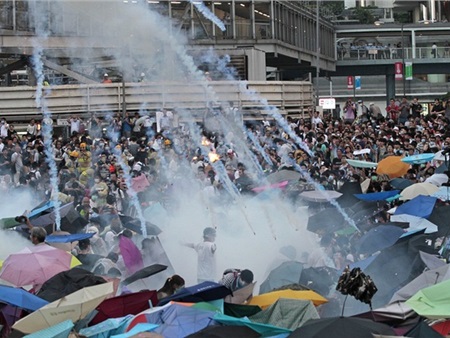 Biểu tình dữ dội nhất hai thập kỷ ở Hong Kong
