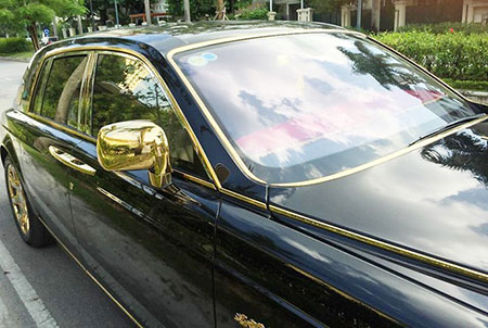 Rolls-Royce Phantom mạ vàng, gắn hình rồng nổi ở Hà Nội