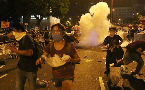 Chiến thuật hơi cay ở Hong Kong bị phê gay gắt