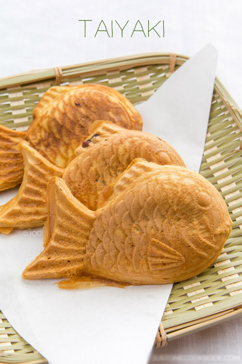 Thưởng thức bánh cá taiyaki Nhật Bản giòn bùi