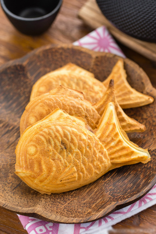 Thưởng thức bánh cá taiyaki Nhật Bản giòn bùi