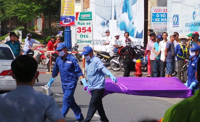 Xác người bị chặt bỏ trong 2 bao tải ở Sài Gòn