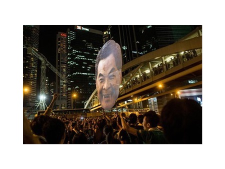 Biểu tình ở Hồng Kông: Ông Tập Cận Bình sẽ “thí tốt” Lương Chấn Anh?