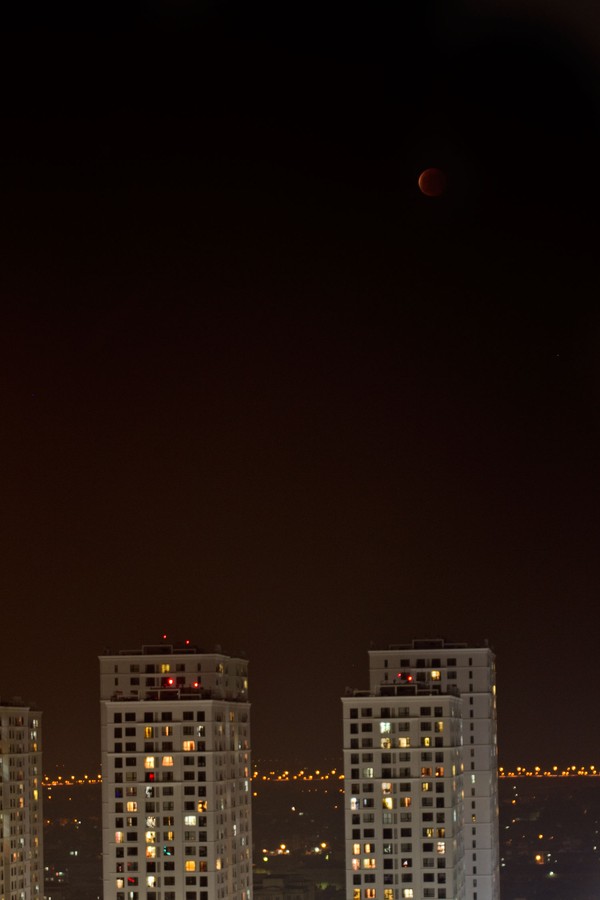 Ngắm trọn vẹn hình ảnh "mặt trăng máu" trên bầu trời Việt Nam