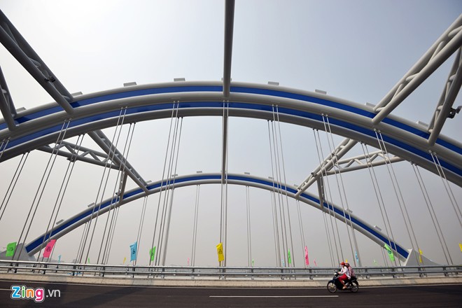 Thông xe cầu vòm thép 3.000 tấn đầu tiên ở Việt Nam