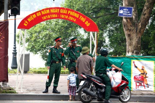 21h tối nay, pháo hoa nở bung trên bầu trời Hà Nội