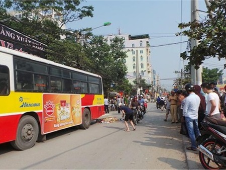 Hà Nội: Nữ nhà báo Đài tiếng nói Việt Nam bị xe buýt cán chết