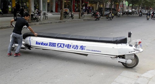 Chiếc xe đạp điện dài 4,7 mét chở được 11 người