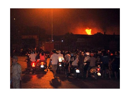 Thiệt hại 5 tỷ đồng trong vụ cháy xưởng gần tòa nhà Keangnam