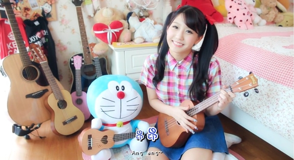 Hot girl 17 tuổi hát cùng Doraemon khiến các boys 'xin chết'