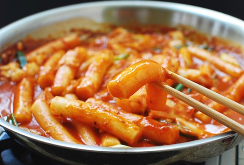 Xào bánh gạo Tteokbokki cay cay ấm bụng