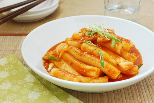 Xào bánh gạo Tteokbokki cay cay ấm bụng