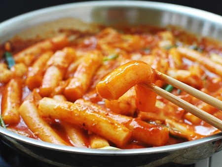 Xào bánh gạo Tteokbokki cay cay ấm bụng