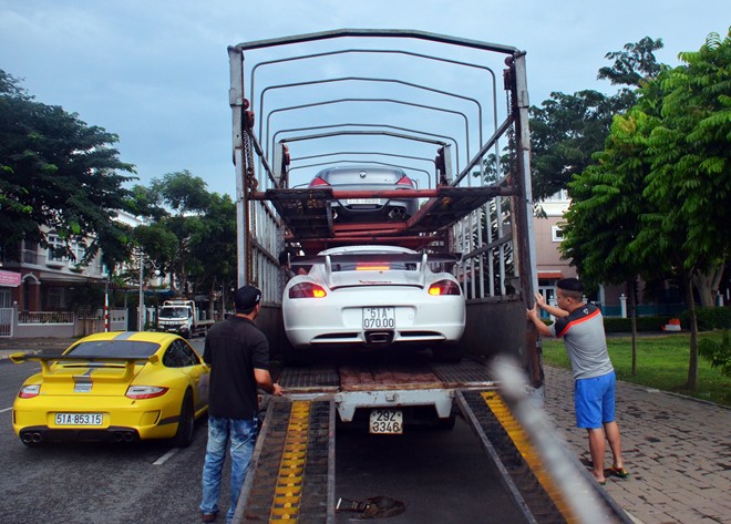 Vận chuyển dàn siêu xe từ Sài Gòn ra Bình Định làm đám cưới