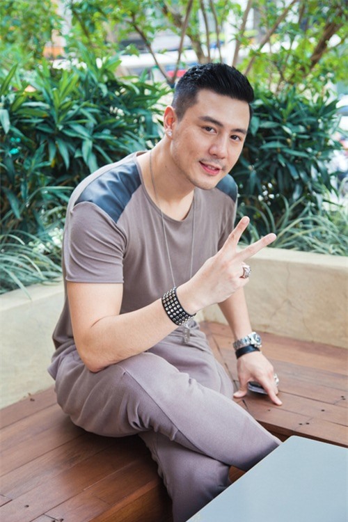 Yến Trang rạng rỡ bên "trai đẹp" Thái Lan