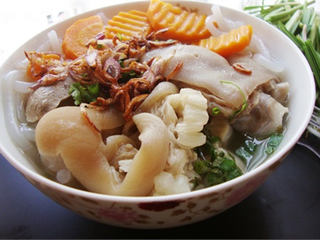 Bánh canh giò heo nóng hổi cho ngày se lạnh