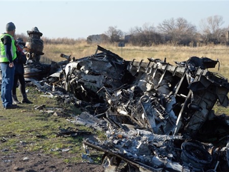 Phát hiện mới vụ MH17: Ít nhất 1 chiến đấu cơ “lạ” xuất hiện trên đường bay của MH17