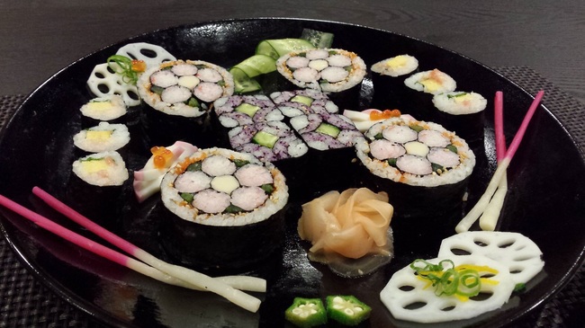 Say đắm món sushi nghệ thuật nỡ nhìn không nỡ ăn