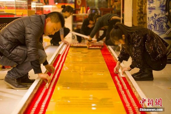 Con đường dài 12m từ vàng miếng tại Trung Quốc