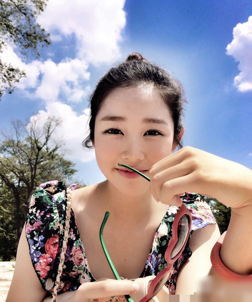 Hot girl kem que' lên ngôi hoa khôi học đường xứ Trung