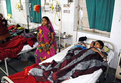 Sốc: Bác sỹ Ấn Độ triệt sản bằng... bơm xe đạp
