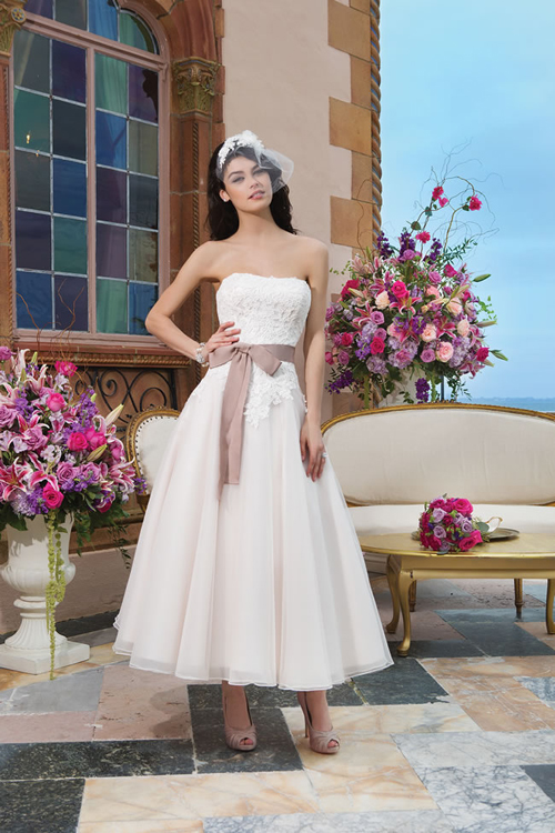 Váy cưới 2015 đa chất liệu phong cách nữ tính