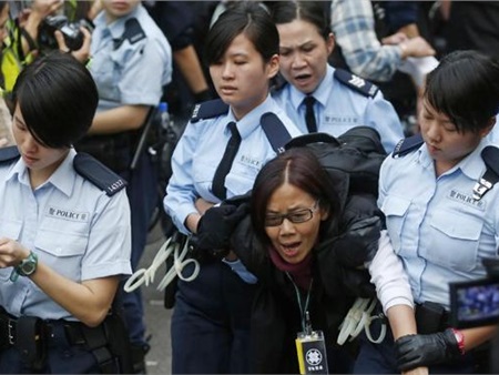 Cảnh sát Hồng Kông giải tán xong biểu tình, bắt giữ hơn 200 người
