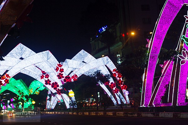 Chùm ảnh: Sài Gòn đẹp lung linh chào Noel và năm mới 2015