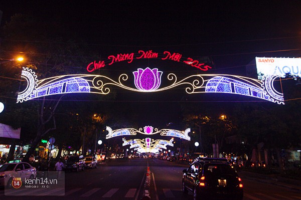 Chùm ảnh: Sài Gòn đẹp lung linh chào Noel và năm mới 2015