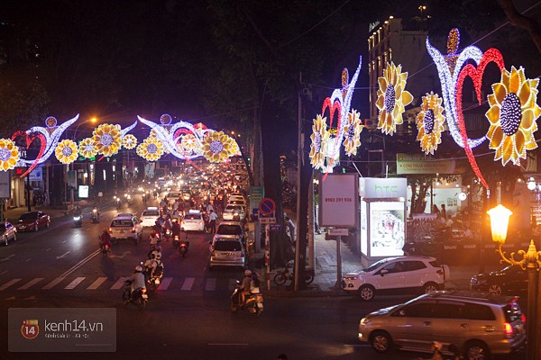 Chùm ảnh: Sài Gòn đẹp lung linh chào Noel và năm mới 2015