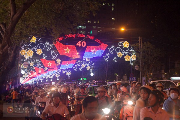 Chùm ảnh: Sài Gòn đẹp lung linh chào Noel và năm mới 2015