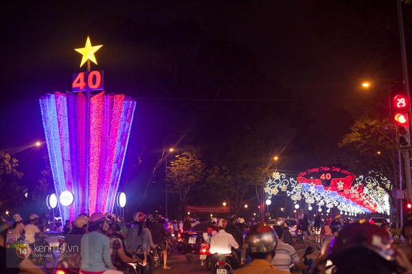 Chùm ảnh: Sài Gòn đẹp lung linh chào Noel và năm mới 2015