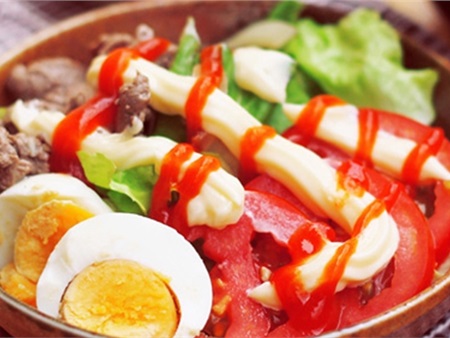 Salad trộn thịt bò xào ngon thế này ai cũng thèm