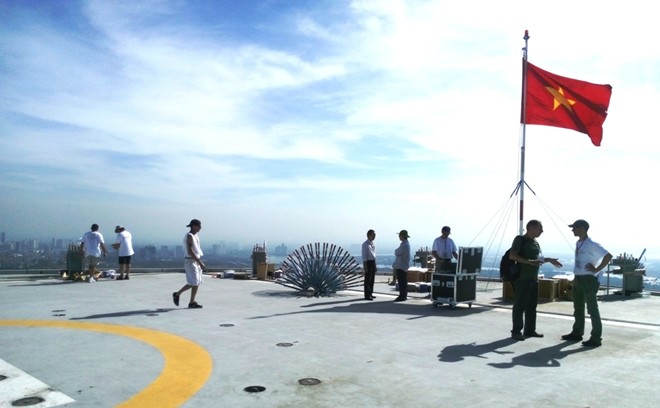 Bệ pháo hoa ở sân trực thăng tòa nhà cao nhất Sài Gòn