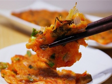 Trổ tài làm bánh tôm kimchi kiểu Hàn Quốc cực ngon