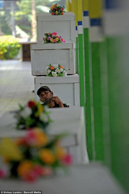 Bật khóc những hình ảnh đau thương vụ QZ8501 