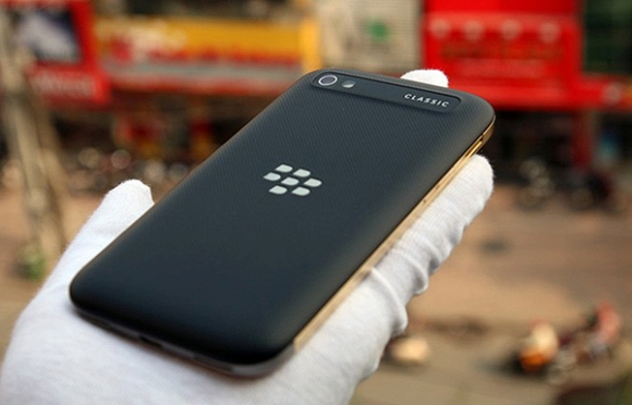 BlackBerry Classic mạ vàng đầu tiên xuất hiện tại Việt Nam