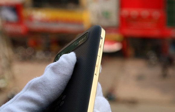 BlackBerry Classic mạ vàng đầu tiên xuất hiện tại Việt Nam