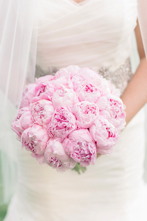 Chọn hoa cưới tròn xinh cho cô dâu nhỏ nhắn